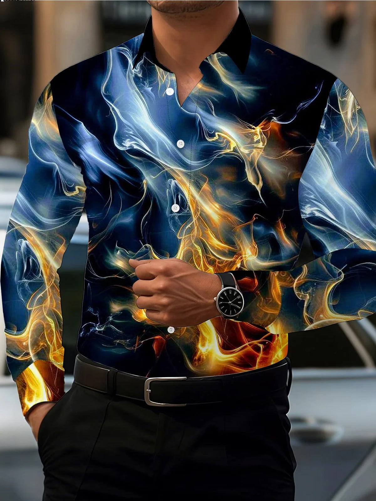 Camisa de manga larga para hombre con cuello y detalles de satén, estampado geométrico de alas de diamante en la parte inferior, color naranja.
