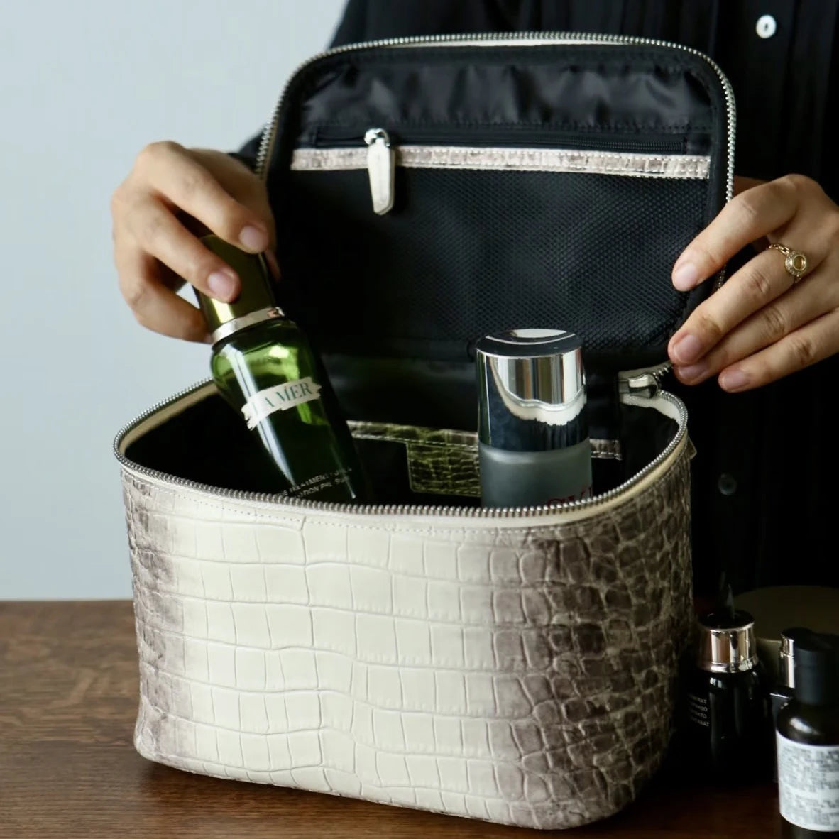 Neceser de maquillaje de piel de vaca de primera capa con estampado de cocodrilo, gran capacidad, estuche de viaje para artículos de aseo femenino, organizador clásico, bolsa de cosméticos