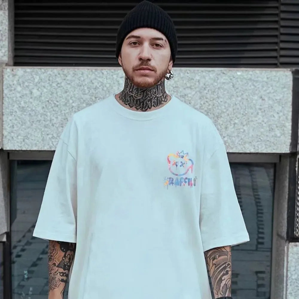 Nueva camiseta de verano para hombre con estampado colorido de osito de peluche y letras, cómoda y transpirable, cuello redondo, ideal para actividades al aire libre y para la calle.